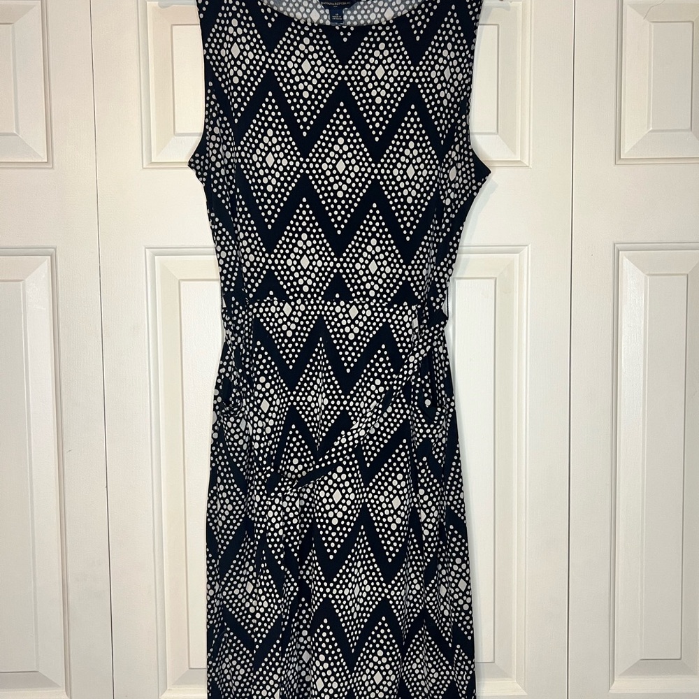 Banana Republic Black and White Geometric Midi Dress- Stretch with pockets